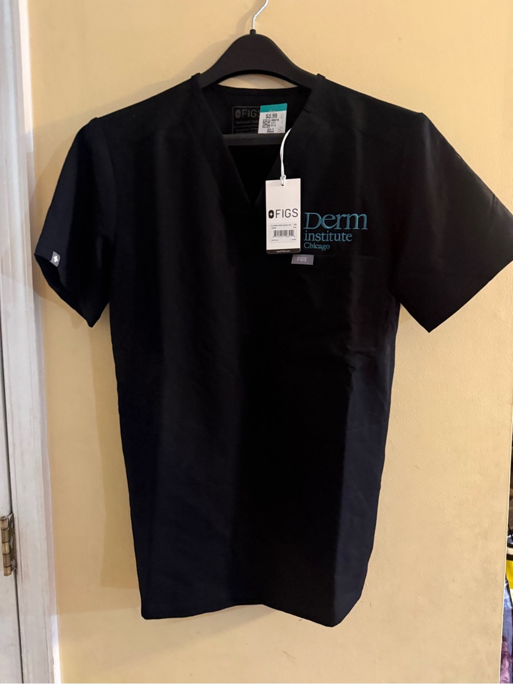 FIGS Men’s Black Short-Sleeve Medical Top with Teal Derm Institute Logo, XS